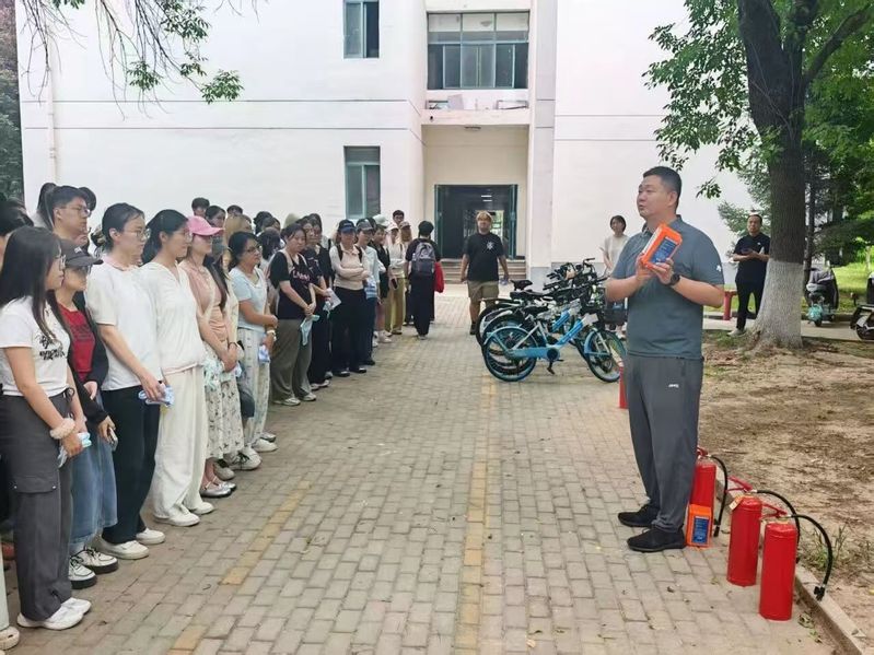 安全管理处联合外国语学院开展消...