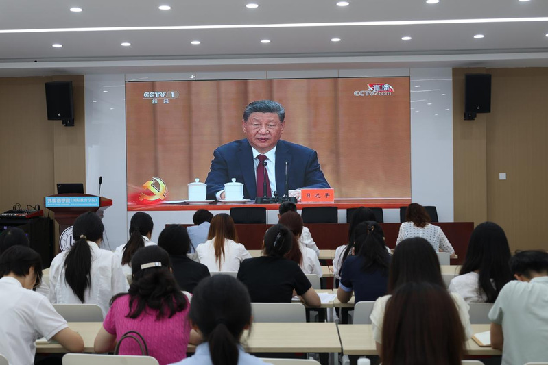 外语学院组织师生党员集中收看中...
